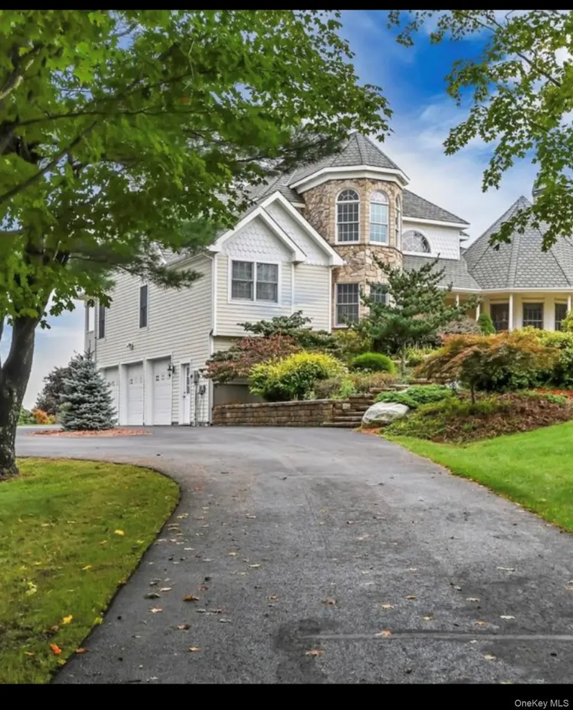 345 Mountain Road Bloomingburg NY 12721