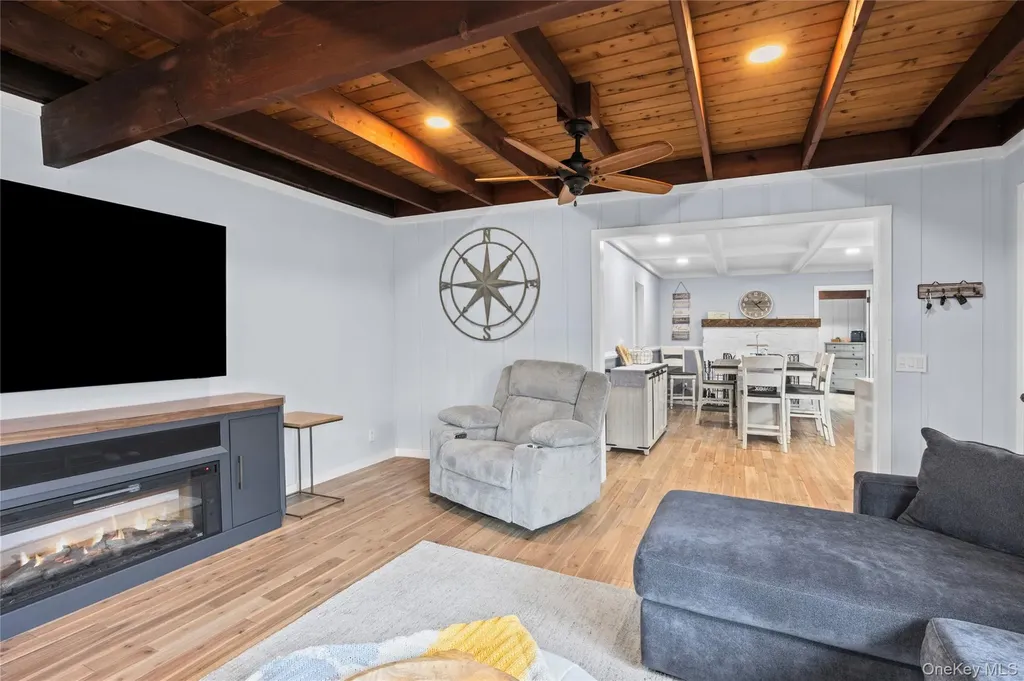 28 Old Cow Path Miller Place NY 11764