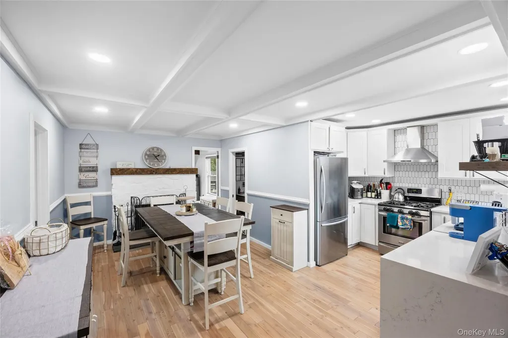 28 Old Cow Path Miller Place NY 11764