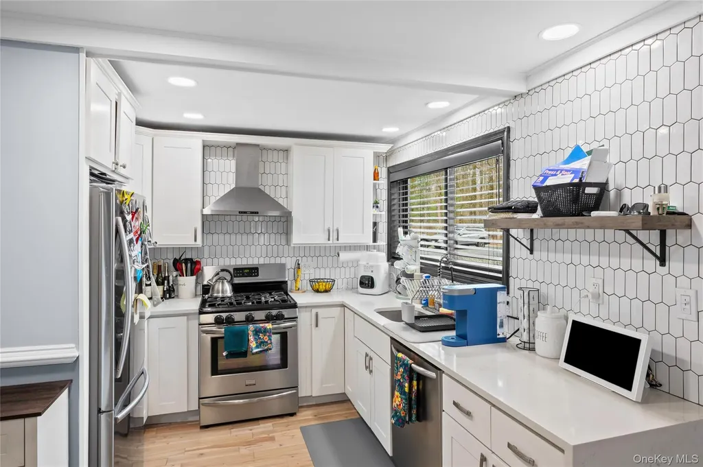 28 Old Cow Path Miller Place NY 11764