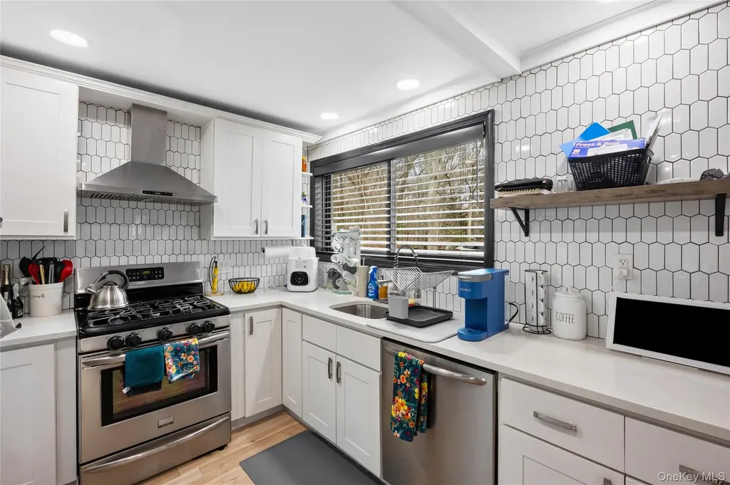 28 Old Cow Path Miller Place NY 11764