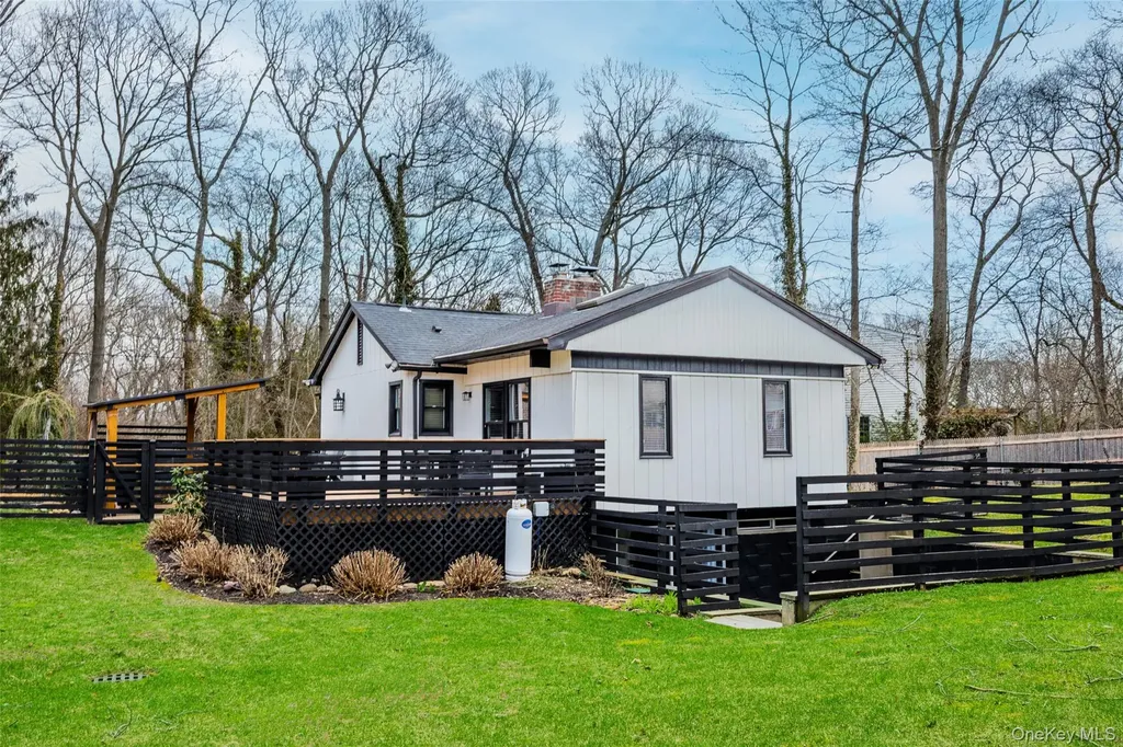 28 Old Cow Path Miller Place NY 11764