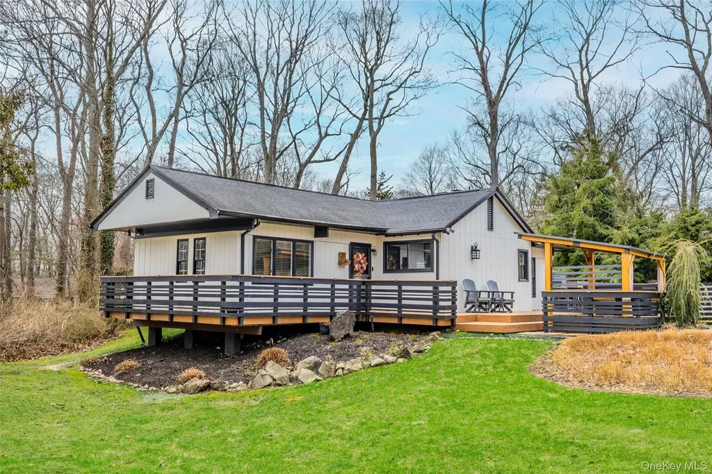 28 Old Cow Path Miller Place NY 11764