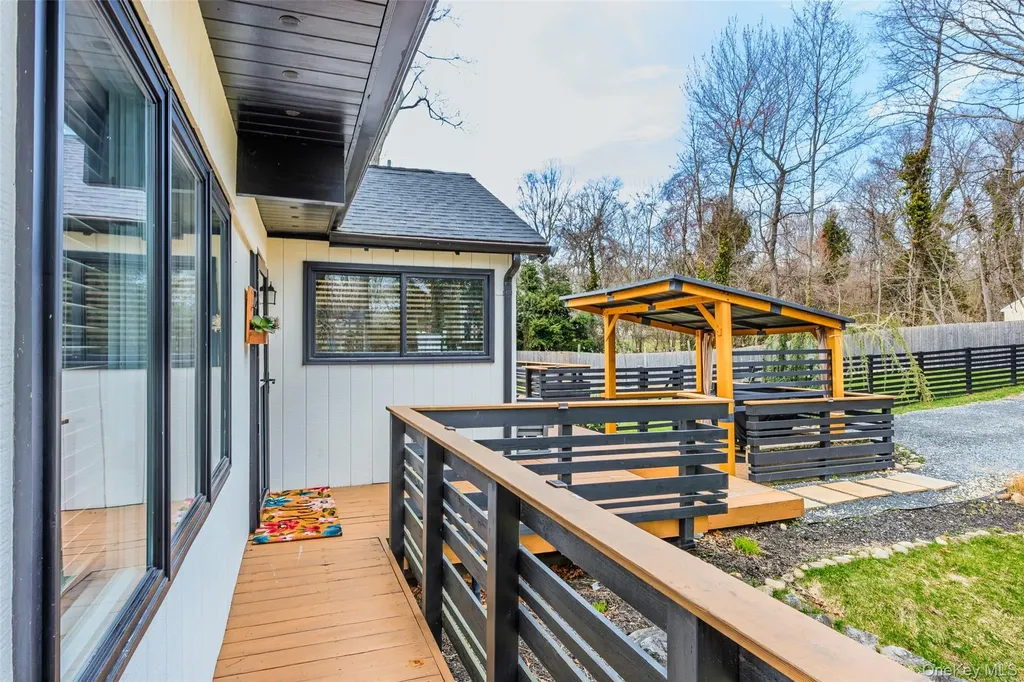 28 Old Cow Path Miller Place NY 11764
