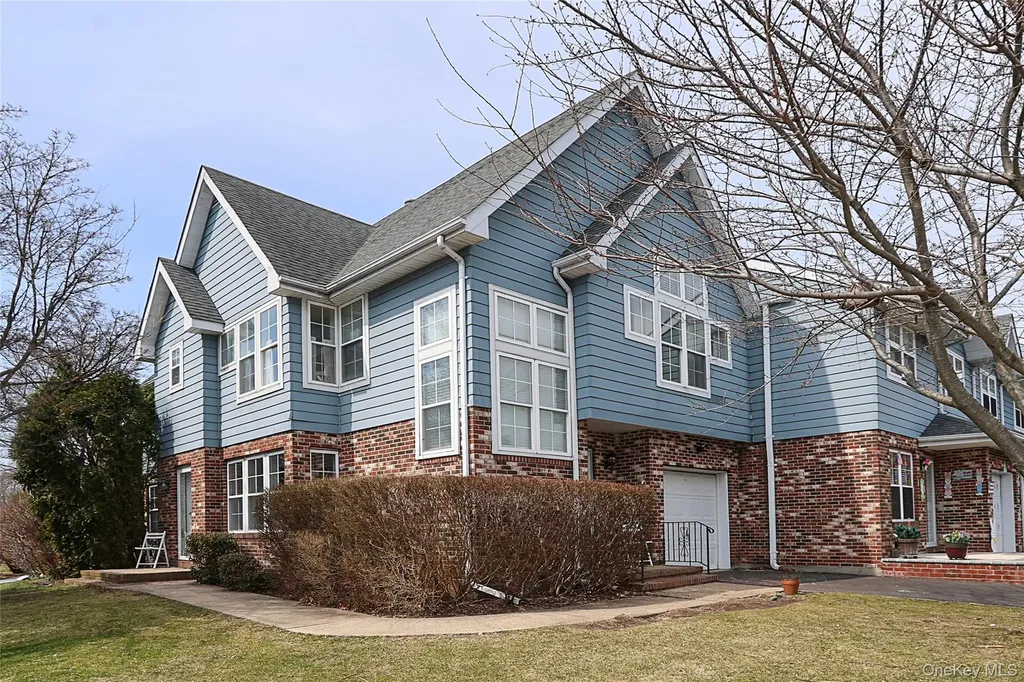 20-22 Broadlawn Drive Central Islip NY 11722