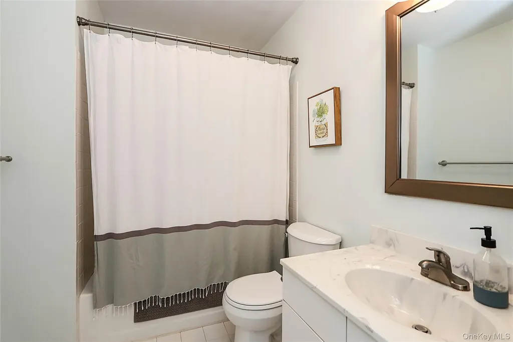 20-22 Broadlawn Drive Central Islip NY 11722