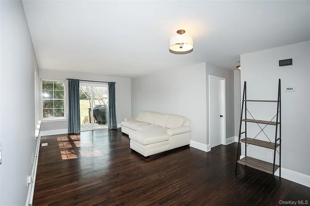 20-22 Broadlawn Drive Central Islip NY 11722