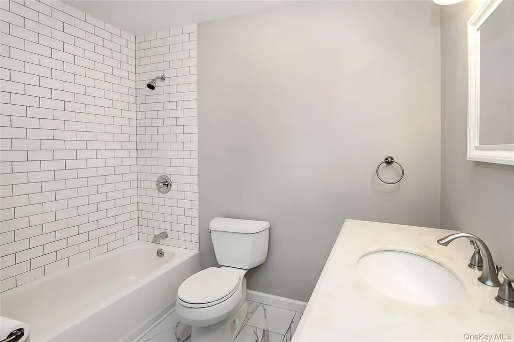 20-22 Broadlawn Drive Central Islip NY 11722