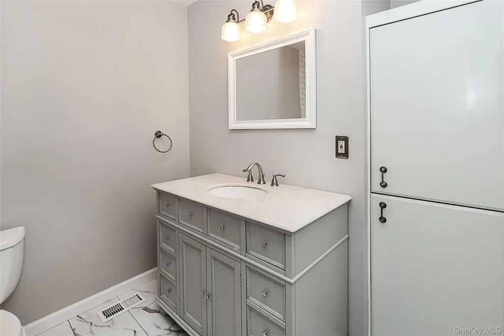 20-22 Broadlawn Drive Central Islip NY 11722