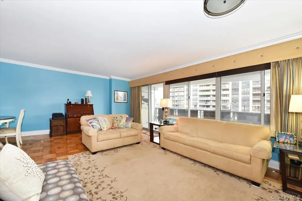 18-15 215 Bayside NY 11360