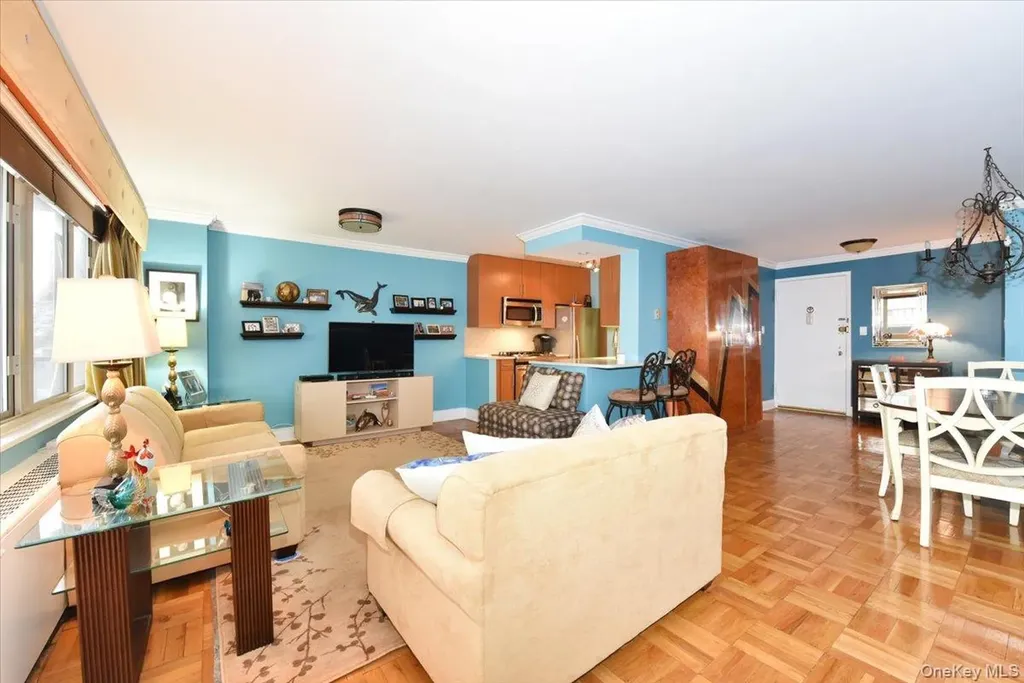 18-15 215 Bayside NY 11360