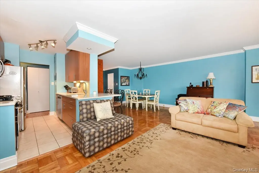 18-15 215 Bayside NY 11360