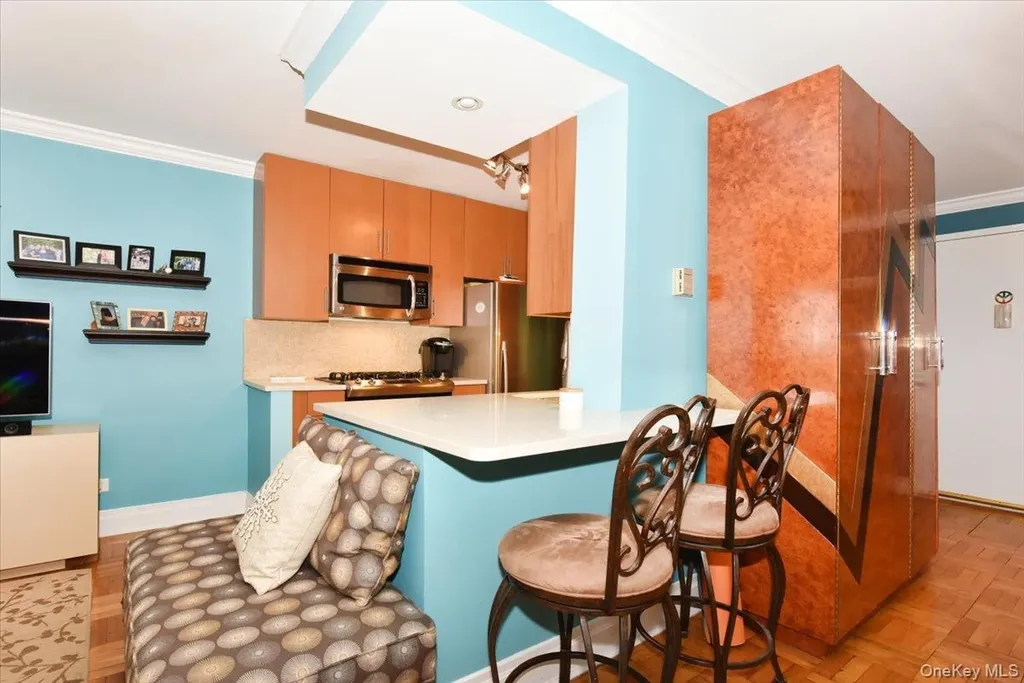 18-15 215 Bayside NY 11360