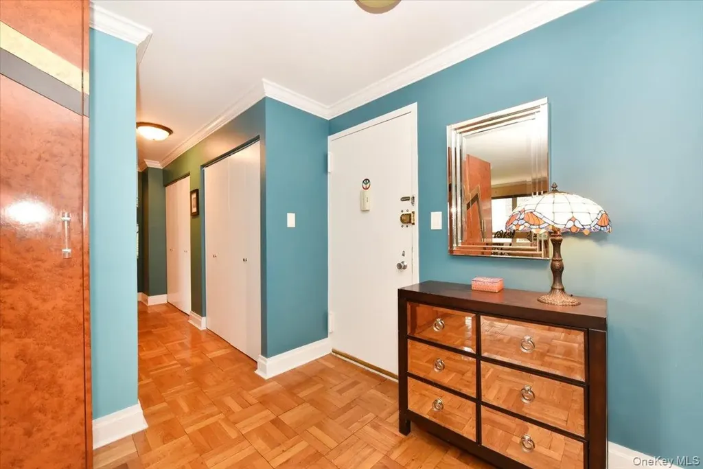 18-15 215 Bayside NY 11360