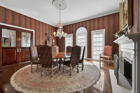 195 Feeks Lane Locust Valley NY 11560
