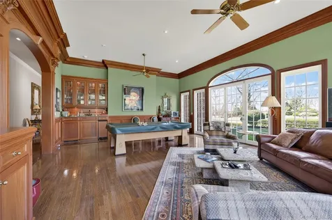 195 Feeks Lane Locust Valley NY 11560