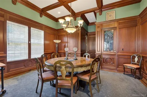 195 Feeks Lane Locust Valley NY 11560