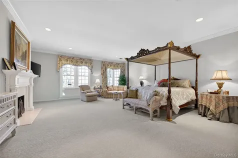 195 Feeks Lane Locust Valley NY 11560