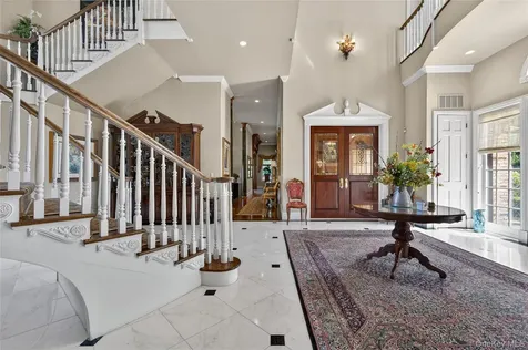 195 Feeks Lane Locust Valley NY 11560
