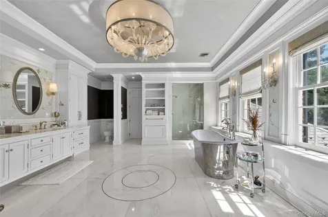 195 Feeks Lane Locust Valley NY 11560