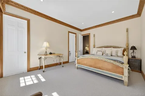 195 Feeks Lane Locust Valley NY 11560