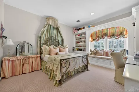 195 Feeks Lane Locust Valley NY 11560