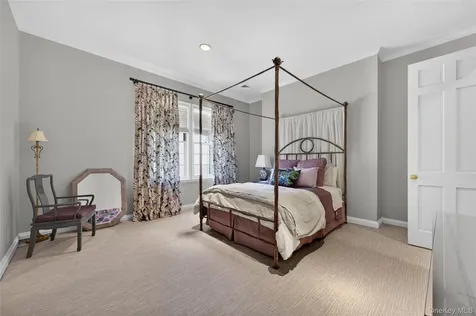 195 Feeks Lane Locust Valley NY 11560