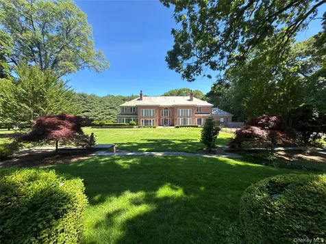 195 Feeks Lane Locust Valley NY 11560