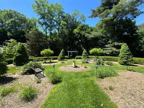 195 Feeks Lane Locust Valley NY 11560