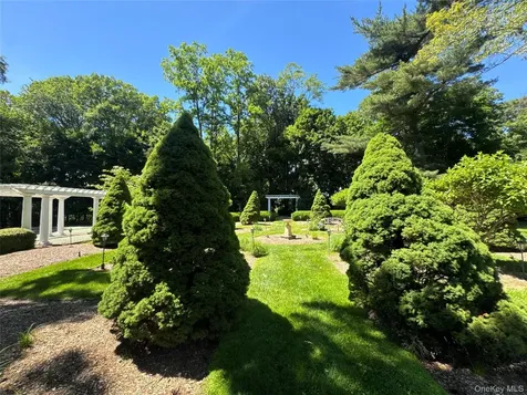 195 Feeks Lane Locust Valley NY 11560