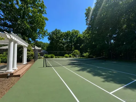 195 Feeks Lane Locust Valley NY 11560
