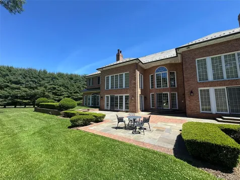 195 Feeks Lane Locust Valley NY 11560