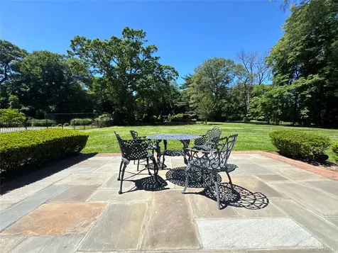 195 Feeks Lane Locust Valley NY 11560