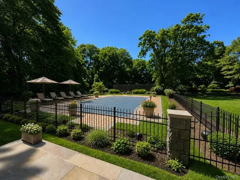 195 Feeks Lane Locust Valley NY 11560