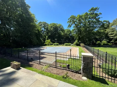 195 Feeks Lane Locust Valley NY 11560