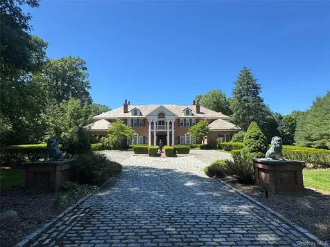195 Feeks Lane Locust Valley NY 11560
