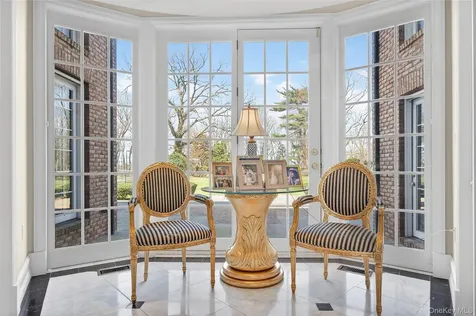195 Feeks Lane Locust Valley NY 11560