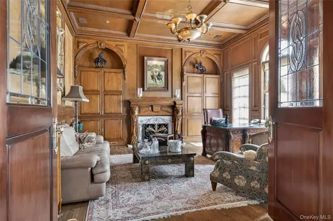 195 Feeks Lane Locust Valley NY 11560