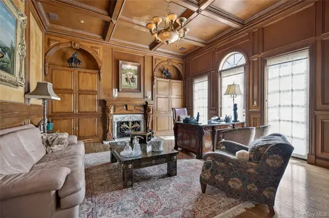 195 Feeks Lane Locust Valley NY 11560