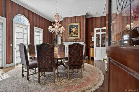 195 Feeks Lane Locust Valley NY 11560
