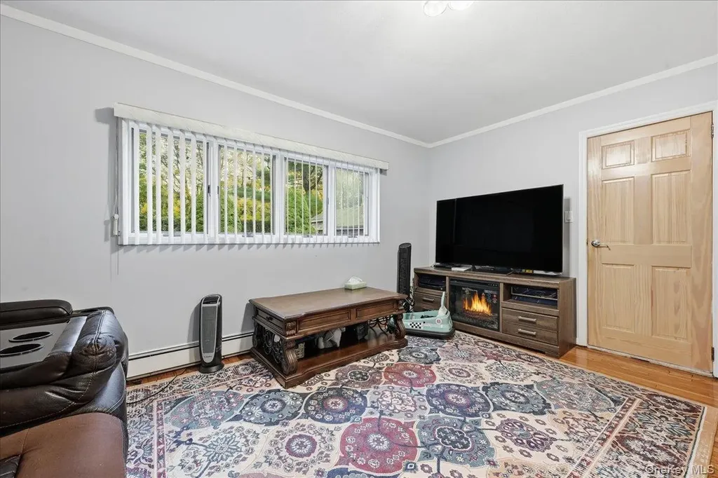 120 Bruce Terrace Mineola NY 11501
