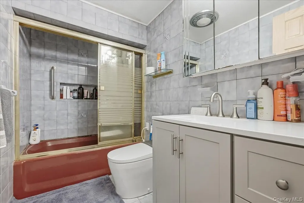 120 Bruce Terrace Mineola NY 11501