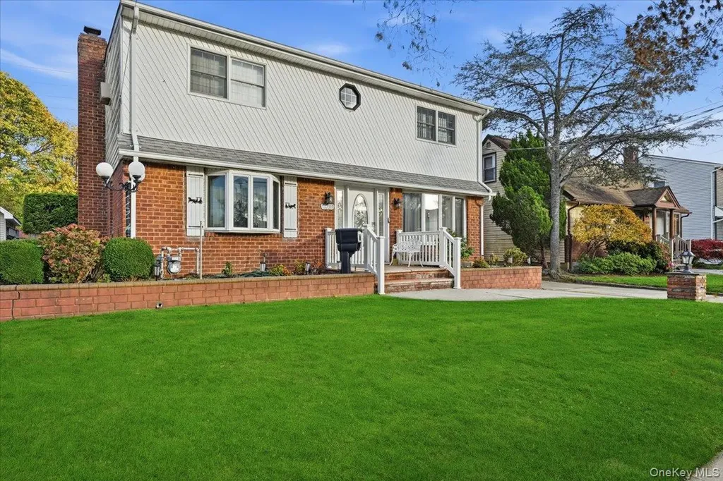 120 Bruce Terrace Mineola NY 11501