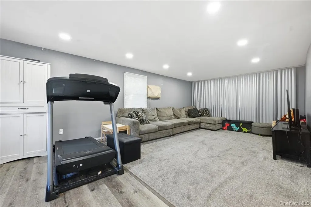 120 Bruce Terrace Mineola NY 11501