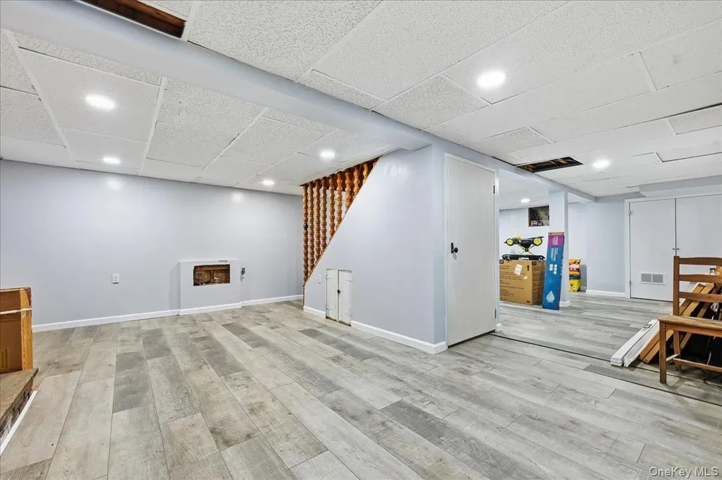 120 Bruce Terrace Mineola NY 11501