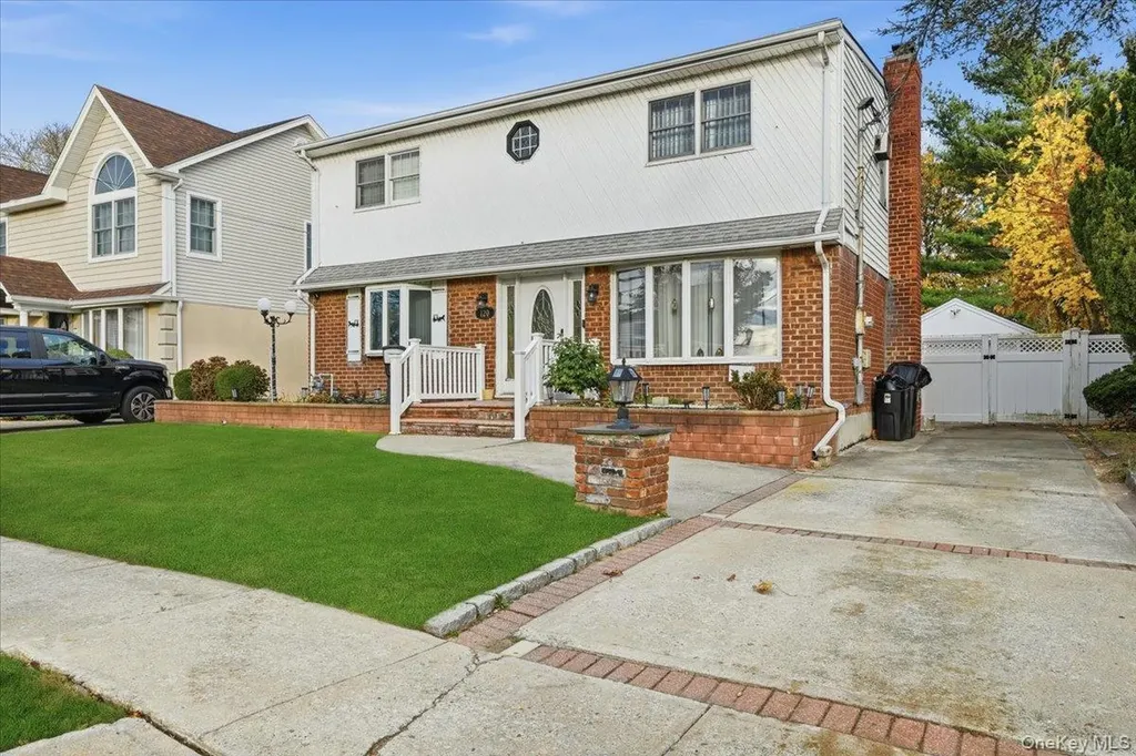 120 Bruce Terrace Mineola NY 11501