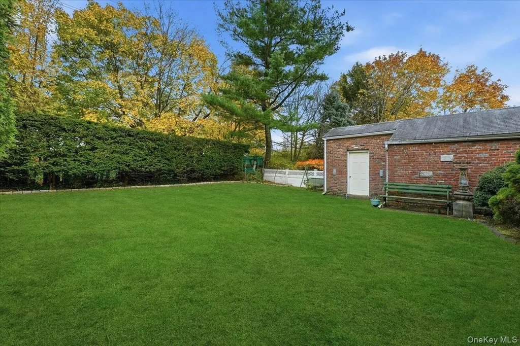120 Bruce Terrace Mineola NY 11501