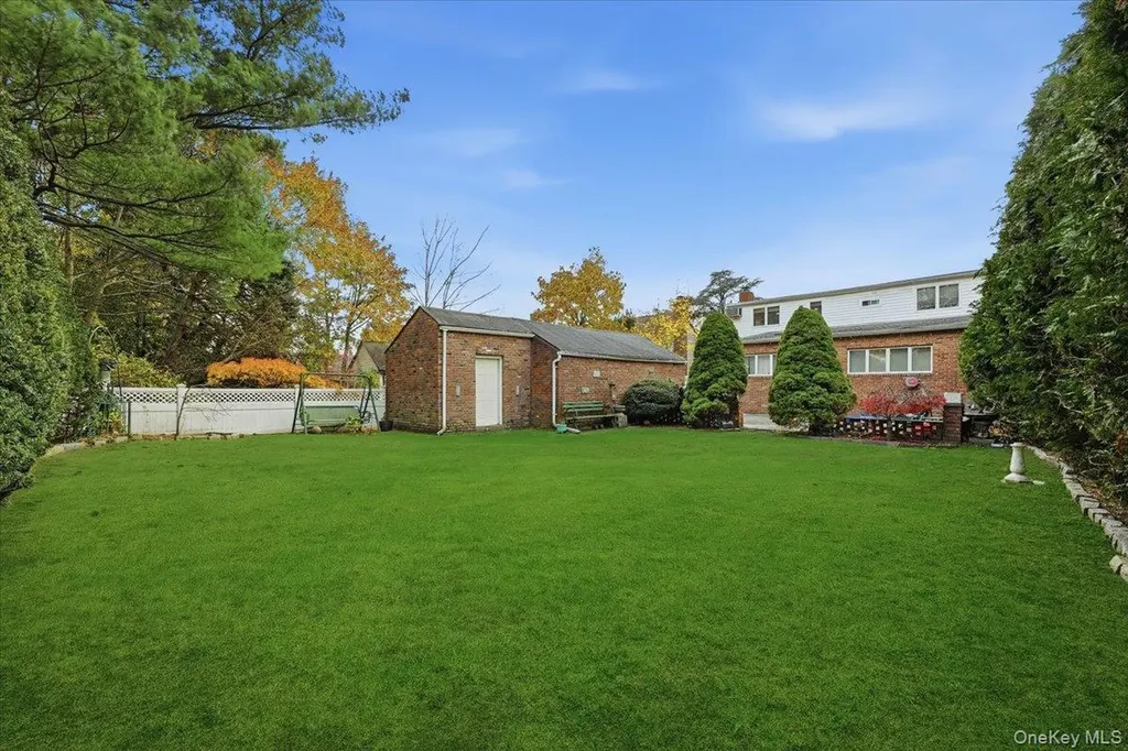 120 Bruce Terrace Mineola NY 11501