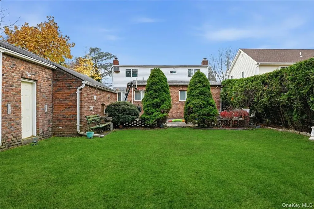 120 Bruce Terrace Mineola NY 11501