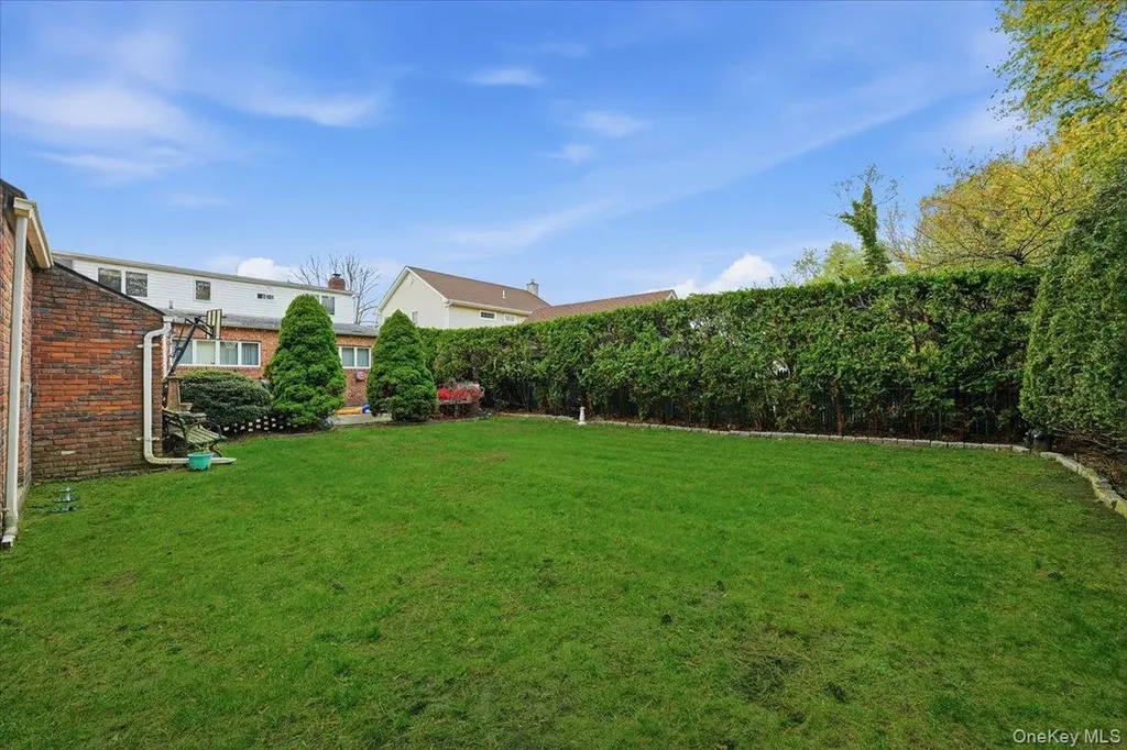 120 Bruce Terrace Mineola NY 11501